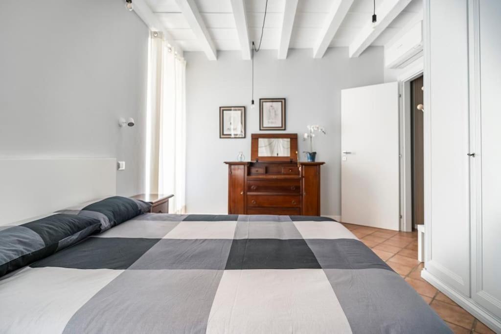 L'Atelier Del Centro: Tra Design, Storia E Fascino Apartment Бреша Екстериор снимка